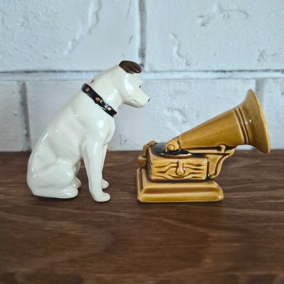 Vintage Nipper RCA Dog & Record Player Ceramic Salt & Pepper Shaker Set - Picture 7 of 10